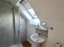 Spacious 4-Bed Home in Bracknell