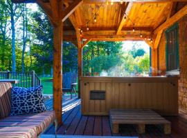 The Central Escape- Near Squam, Meredith, Hot Tub, Hotel in Holderness