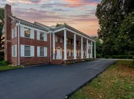 6 Private Suites! Game Room, Living Room-The Beland Mansion