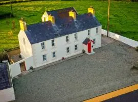 Farmhouse with Hot tub Sleeps7