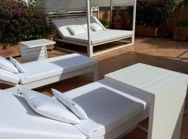 The Rooftop Terrace b&b Double Rooms Private Bathrooms and an equipped Roof Terrace