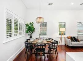 Stunning Bayswater Home Large Deck, BBQ