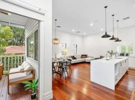 Stylish Suburban Getaway Spacious&bbq