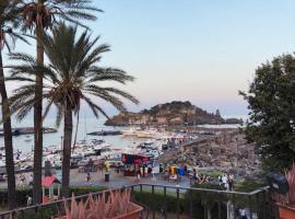 Mythos Home, hotel in Aci Castello