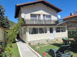 Guest House Freya, villa in Beli Iskar