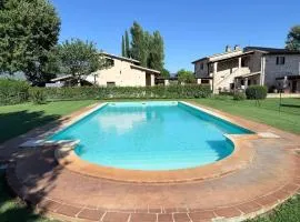 Fab villa with fenced pool, huge grounds, meditation park, child activity park