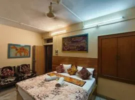 Incredible's Hostel & Safari
