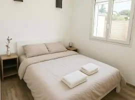 Le Cocon- appartement avec terrasse a 5 minutes a pied de la plage