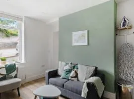 Convenient and Modern 2 Bed Apartment in Saltash