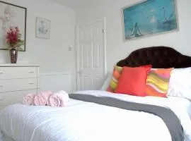 Traditional 3-Bedroom Home- contractors and family