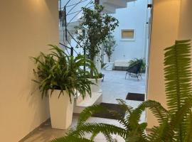 Borgo di Levante luxury apartments, alojamiento con cocina en Br&iacute;ndisi