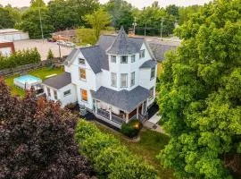 Heated Pool, Hot Tub, Walk to Town, Games!