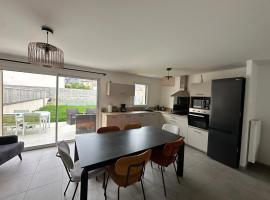 Maison à Dol de Bretagne, hotel in Dol-de-Bretagne