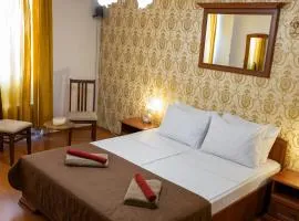 Megy's 2nd Top Central Room