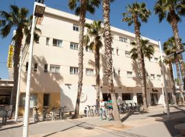 Malvarrosa Beach Rooms, hotel in Valencia