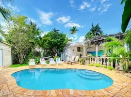 WALK to Beach Luxury 3BR Villa in Hollywood Lakes