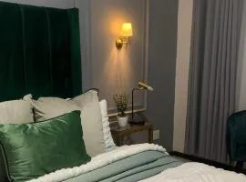 Modern Farmhouse Apartment - Near OR Tambo Airport