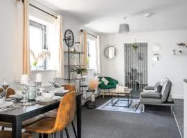 Modern 1-Bedroom Apartment with Parking near Heathrow