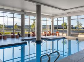 Staybridge Suites Montreal Airport - St-Laurent by IHG, alojamiento con cocina en Montreal