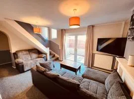 Comfortable Two Bedroom Home DL5 with Garden Parking and Free WiFi