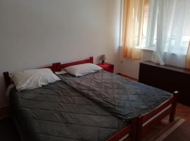 Retro Apartment near to city center Herceg Novi, Hotel in Herceg Novi