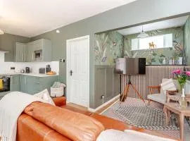 The Burrow - 2 bedroom apartment in central Windermere