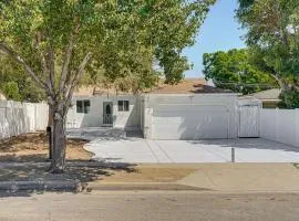 12 Mi to Downtown LA Quiet Getaway with Patio