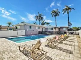 WALK to Hollywood Beach Stylish 5BR and 4BA Villa