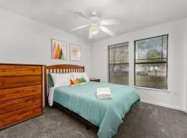 Spacious family home w patio