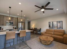Romantic 1BR Getaway Across from Purgatory Resort, hotel a Durango Mountain Resort