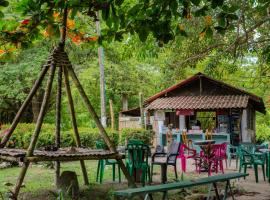 Jaba Jan Hostal, hotel con estacionamiento en Palomino
