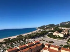Apartamento con terraza, vistas playa y montaña