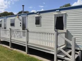 6 Bed Seaside Caravan Free Wifi Pets welcome