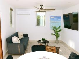 Cozy 1 Bedroom Near Longbay Beach, ξενοδοχείο σε Long Bay Hills