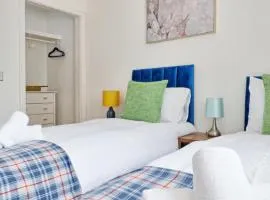 Quirky 2-Bed Brentwood Home Near High St & Station - With Parking