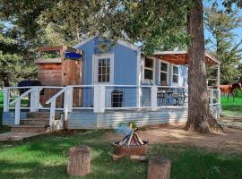 Pixie's Porch Tiny Home, ξενοδοχείο σε Centerville