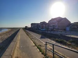 Seaview house - Three bedroom house with close access to beach by Catchpole Stays