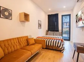 Stylish 2BD Brooklyn Retreat with Backyard & Basement