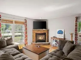 Family Friendly Spacious 4BR Townhome Hot Tub less than 1 mile to town