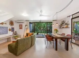 Villa Palma - A Leafy Chic Retreat by the Foreshore