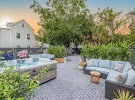 Hot tub & Parking - 3 Blocks to King
