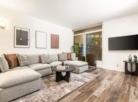 Spacious 2 Bedroom Condo in DTLA, Large Private Patio, Pets Welcomed