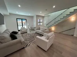Brand new townhome sleeps 10