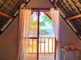 Beach Front Cabana 1, Puraran Surf Resort, hotel i Sampong