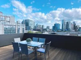 Skyline 222 Luxury 5-Level City Stay Rooftop Terrace
