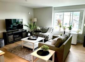 Modern One-Bedroom Retreat in Bear Mountain, hotel en Langford