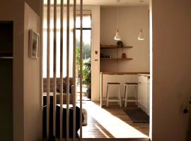 Architectural guest house in St Clair, hotel in Dunedin