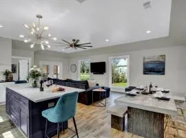 Chateau De Callis - Hot Tub & 1 Block to Main St
