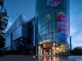 Trendy Romantic Hotel International Guangzhou Baoneng Performing Arts Center Science City Metro Station Branch - Free Deliver Service to Guangzhou Baiyun International Airport & Free VPN Internet Access, hotel i Guangzhou