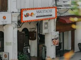 Moustachz Hauze , Georgetown